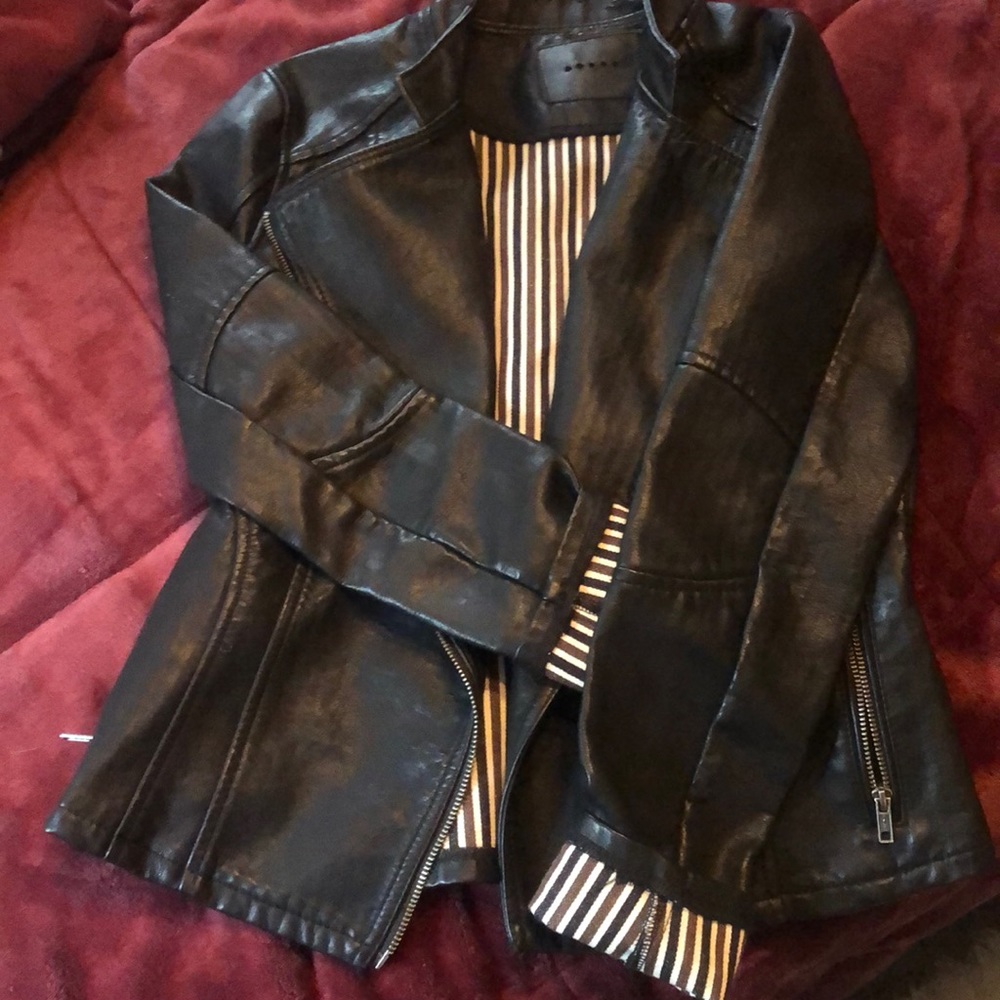 Leather jacket - Picture 3 of 3